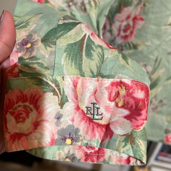Lauren, Ralph Lauren petite women’s medium floral button-down, long sleeve shirt - Picture 4 of 8